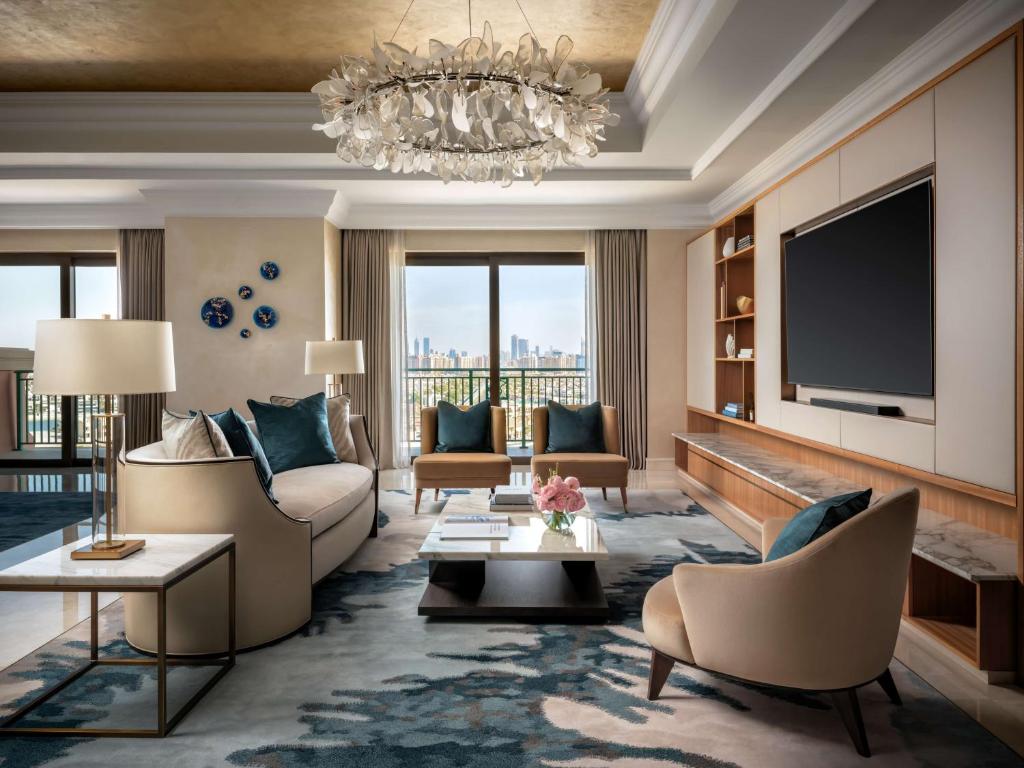 03 Nights Holiday Deal at Atlantis The Royal Dubai with Seascape King Room
