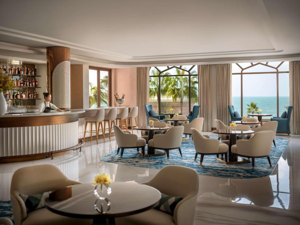 03 Nights Holiday Deal at Atlantis The Royal Dubai with Seascape King Room