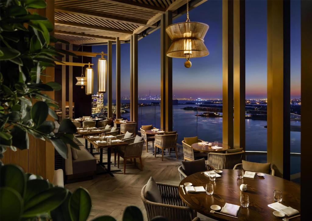 03 Nights Holiday Deal at Atlantis The Royal Dubai with Seascape King Room