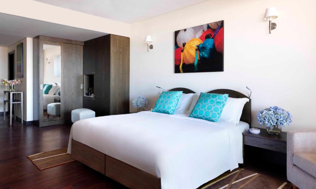 3 Nights in Anantara The Palm – A Family Escape! price starting from £2,299/per family