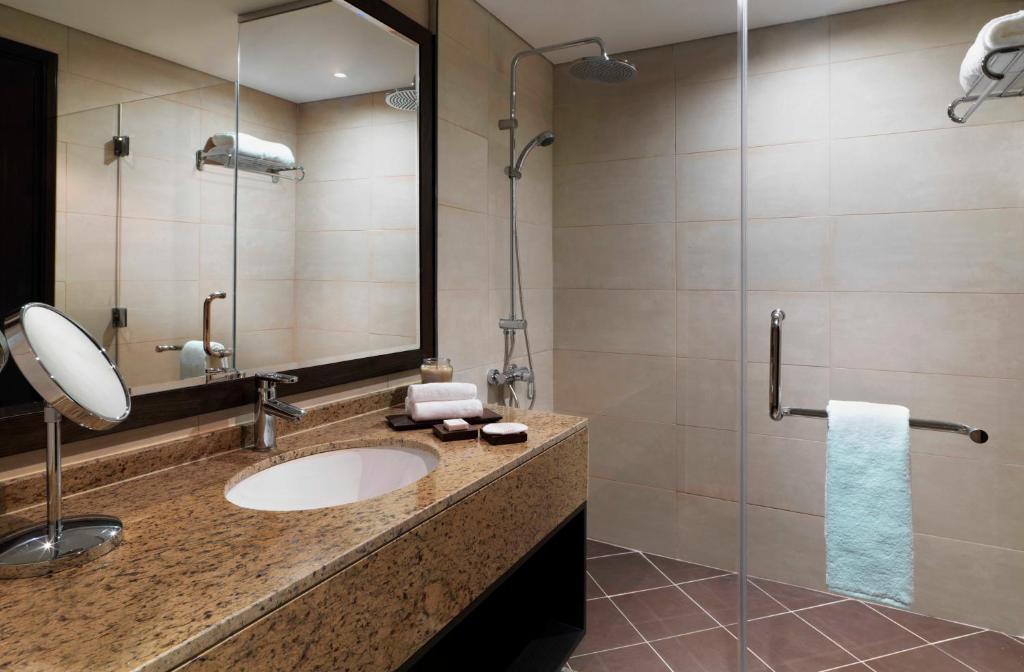 3 Nights in Anantara The Palm – A Family Escape! price starting from £2,299/per family