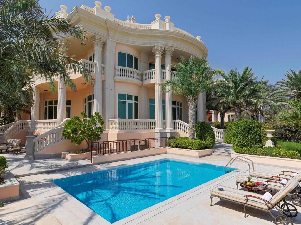 Unwind in Style and absolute Luxury at Raffles the Palm – 3 Nights with Half Board experience