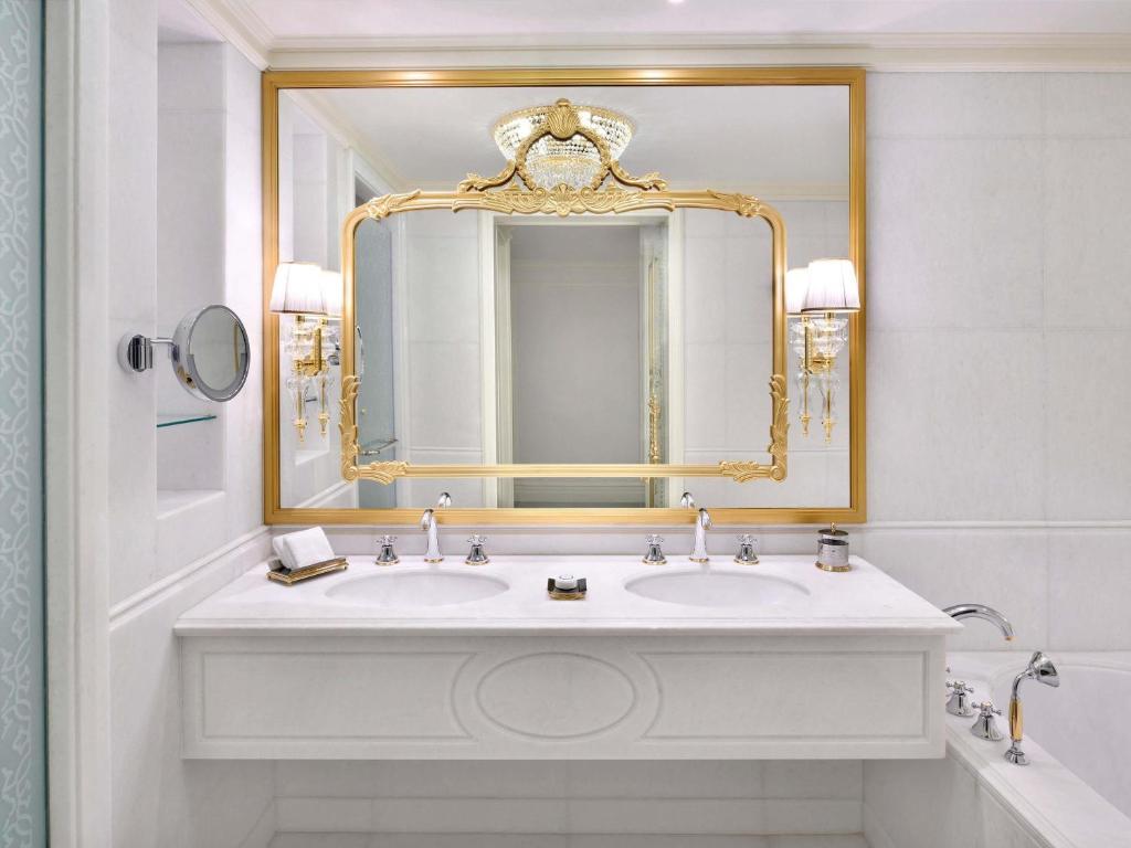 Unwind in Style and absolute Luxury at Raffles the Palm – 3 Nights with Half Board experience