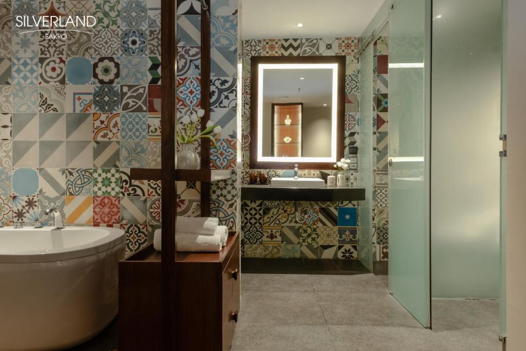 Discover the best of Vietnam and Cambodia with 12 nights of luxury for £1549pp – Silverland Sakyo, Dusit Princess Moonrise & White Mansion Legend await – accommodation and transfers included