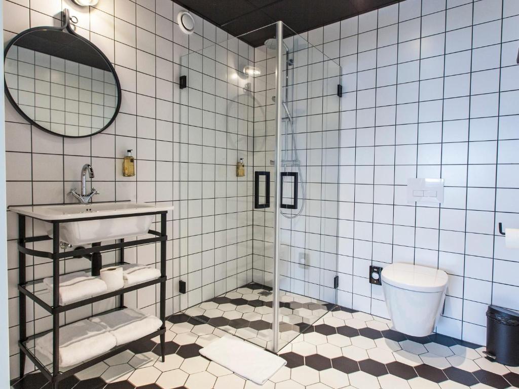 AMSTERDAM LIGHT FESTIVAL Flights + Hotels 3 Nights from ONLY £279pp (December 2026)