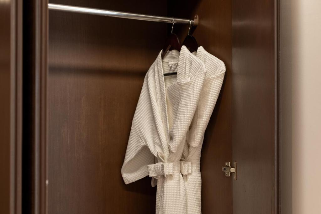 Long 21 Nights of Opulence in Beyond Khao Lak, Centara Kata Phuket & Dusit Thani Krabi w/flights & transfers