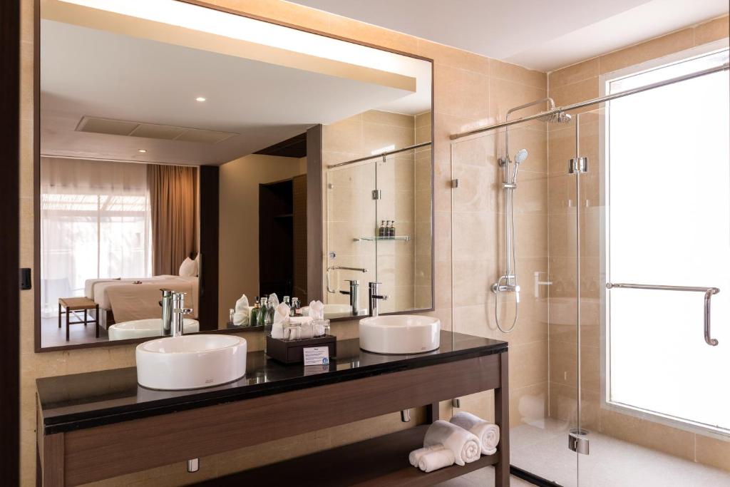 Long 21 Nights of Opulence in Beyond Khao Lak, Centara Kata Phuket & Dusit Thani Krabi w/flights & transfers