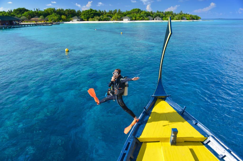 10 Nights Multi-Center holiday break at the Marvelous Maldives & Scintillating Singapore Starting from £1799 pp