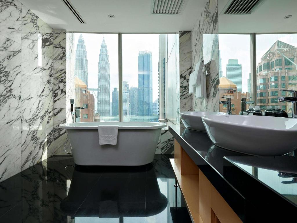 09 Nights in Kuala Lumpur and Langkawai to unfold Beachfront Bliss & Cultural Marvels