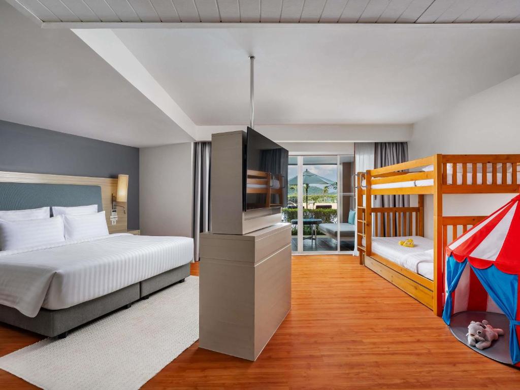 Exotic Thai Getaway 14 Nights in Phuket, Khaolak, Krabi, & Koh Lanta W/Flights &Transfers Included for £1399 pp!