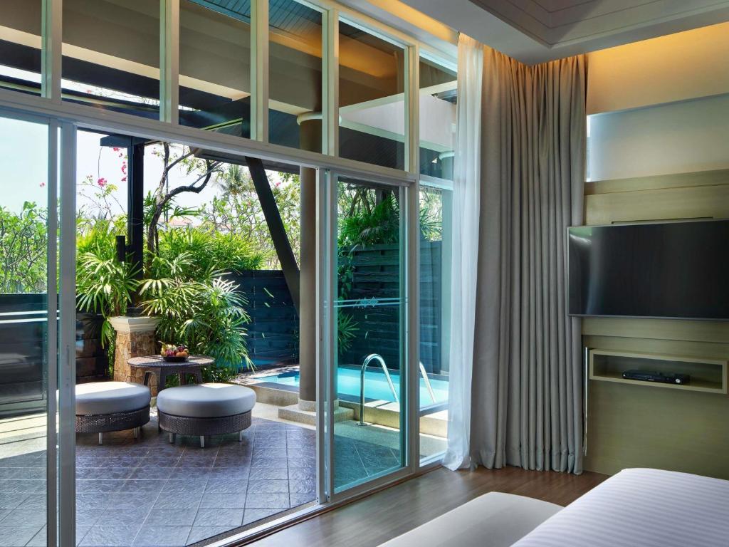 Exotic Thai Getaway 14 Nights in Phuket, Khaolak, Krabi, & Koh Lanta W/Flights &Transfers Included for £1399 pp!