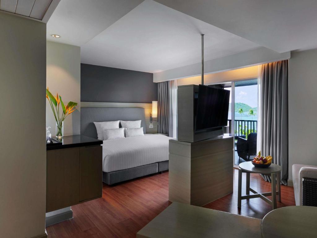 Exotic Thai Getaway 14 Nights in Phuket, Khaolak, Krabi, & Koh Lanta W/Flights &Transfers Included for £1399 pp!