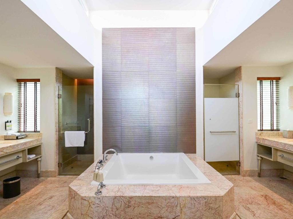 Exotic Thai Getaway 14 Nights in Phuket, Khaolak, Krabi, & Koh Lanta W/Flights &Transfers Included for £1399 pp!