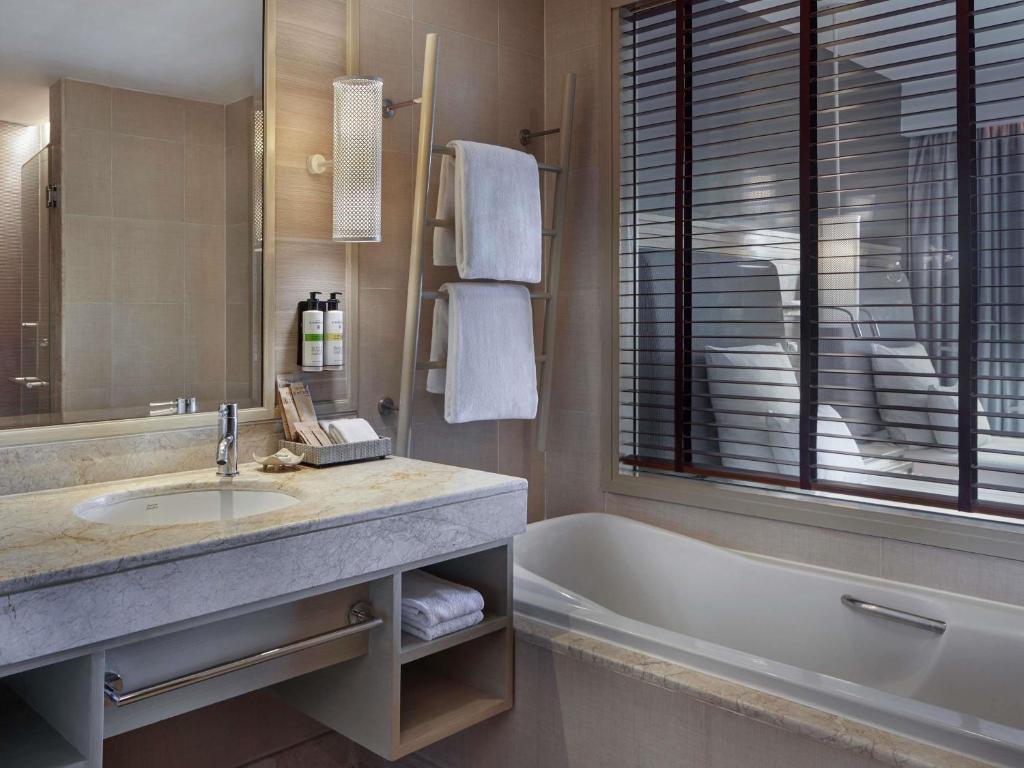 Exotic Thai Getaway 14 Nights in Phuket, Khaolak, Krabi, & Koh Lanta W/Flights &Transfers Included for £1399 pp!