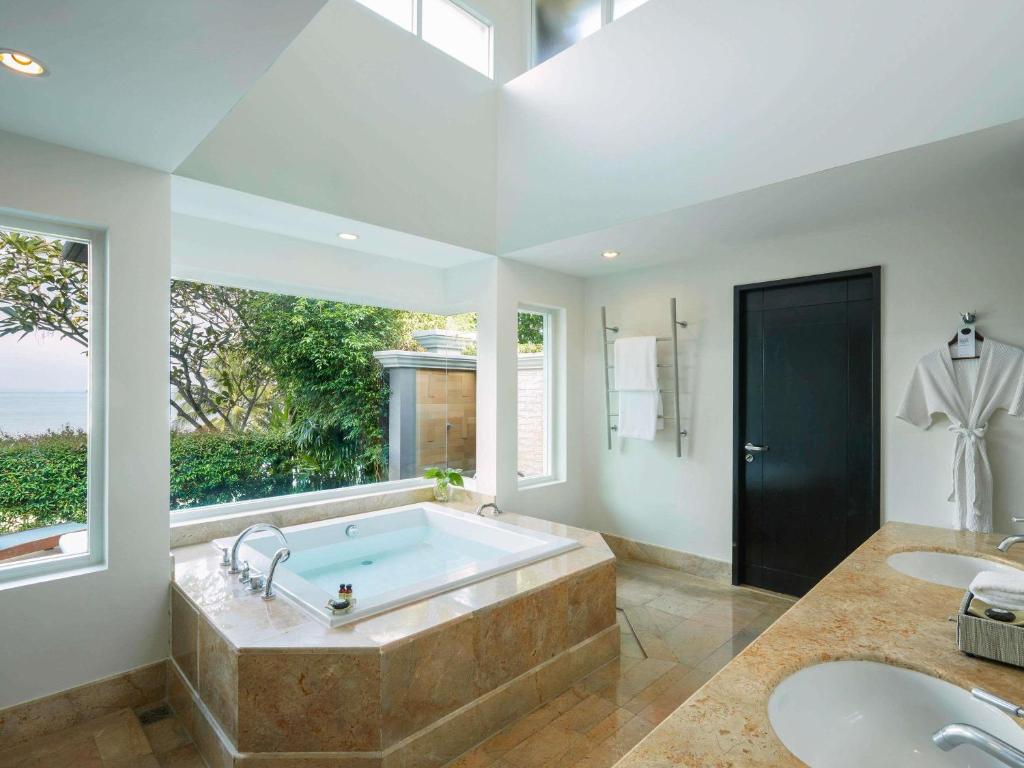 Exotic Thai Getaway 14 Nights in Phuket, Khaolak, Krabi, & Koh Lanta W/Flights &Transfers Included for £1399 pp!