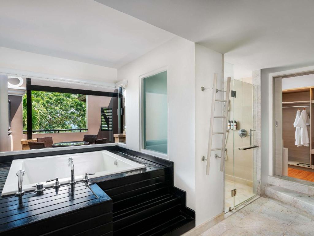 Exotic Thai Getaway 14 Nights in Phuket, Khaolak, Krabi, & Koh Lanta W/Flights &Transfers Included for £1399 pp!