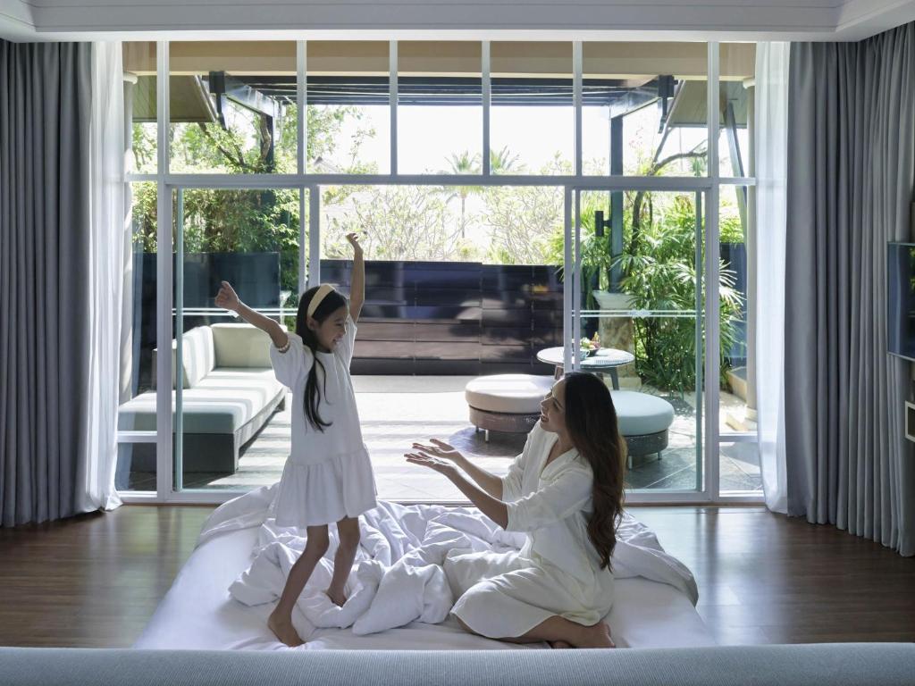 Exotic Thai Getaway 14 Nights in Phuket, Khaolak, Krabi, & Koh Lanta W/Flights &Transfers Included for £1399 pp!