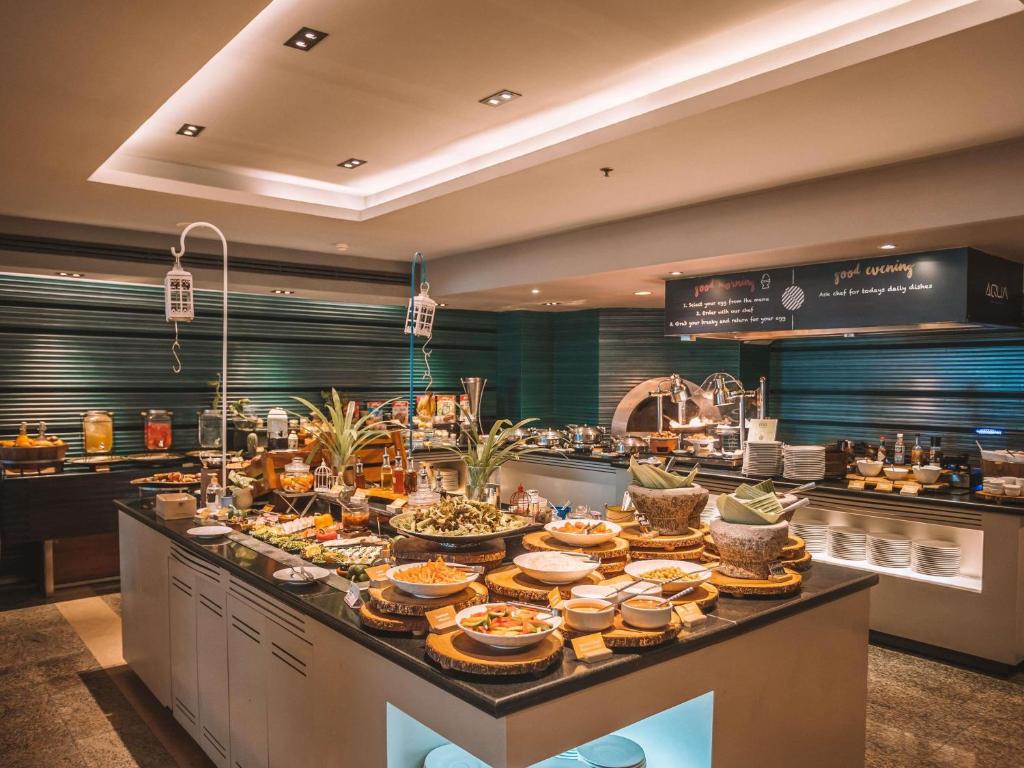 Exotic Thai Getaway 14 Nights in Phuket, Khaolak, Krabi, & Koh Lanta W/Flights &Transfers Included for £1399 pp!