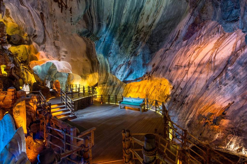 10 NIGHTS. 4 WORLDS. Kuala Lumpur → Cameron Highlands → Banjaran → Penang. price starting from £1,350PP