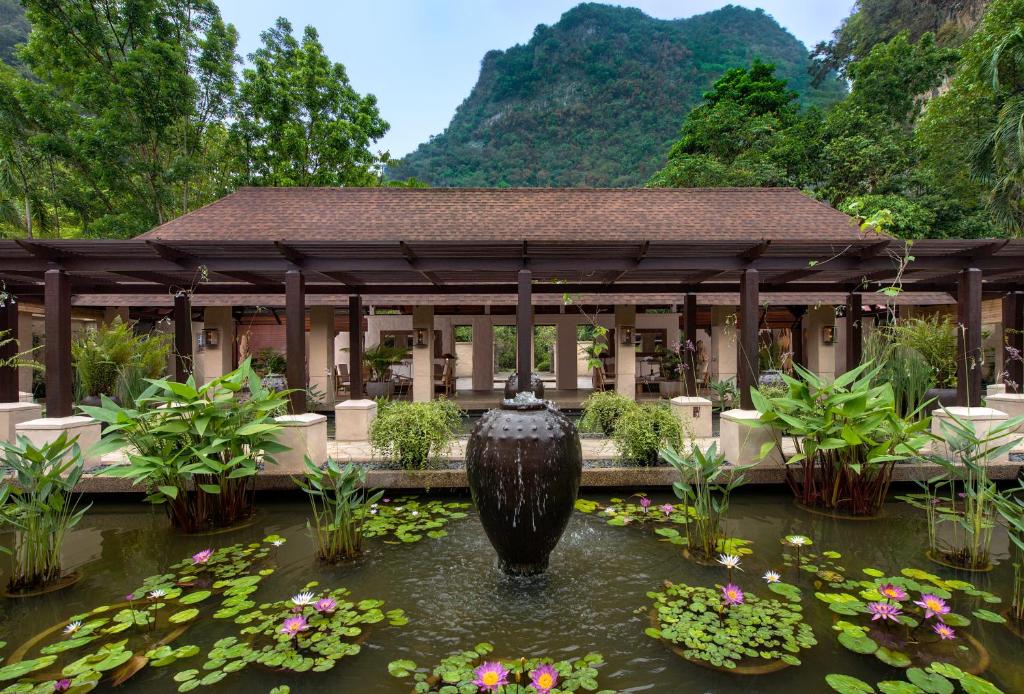 10 NIGHTS. 4 WORLDS. Kuala Lumpur → Cameron Highlands → Banjaran → Penang. price starting from £1,350PP