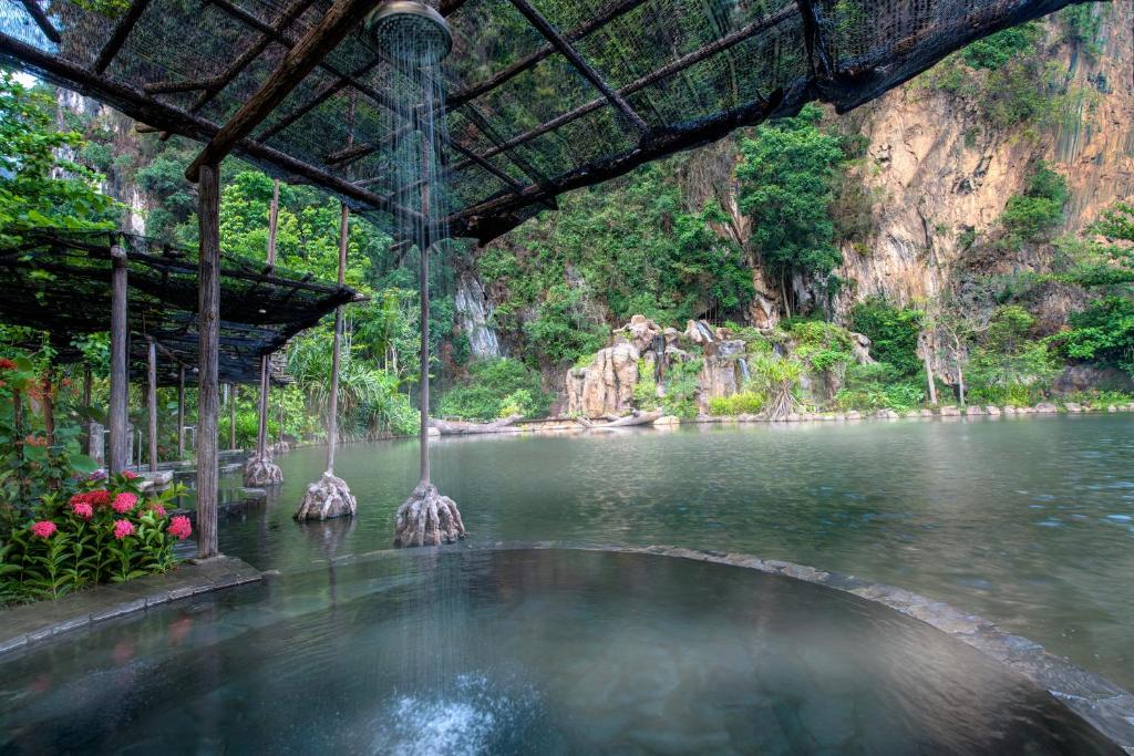 10 NIGHTS. 4 WORLDS. Kuala Lumpur → Cameron Highlands → Banjaran → Penang. price starting from £1,350PP