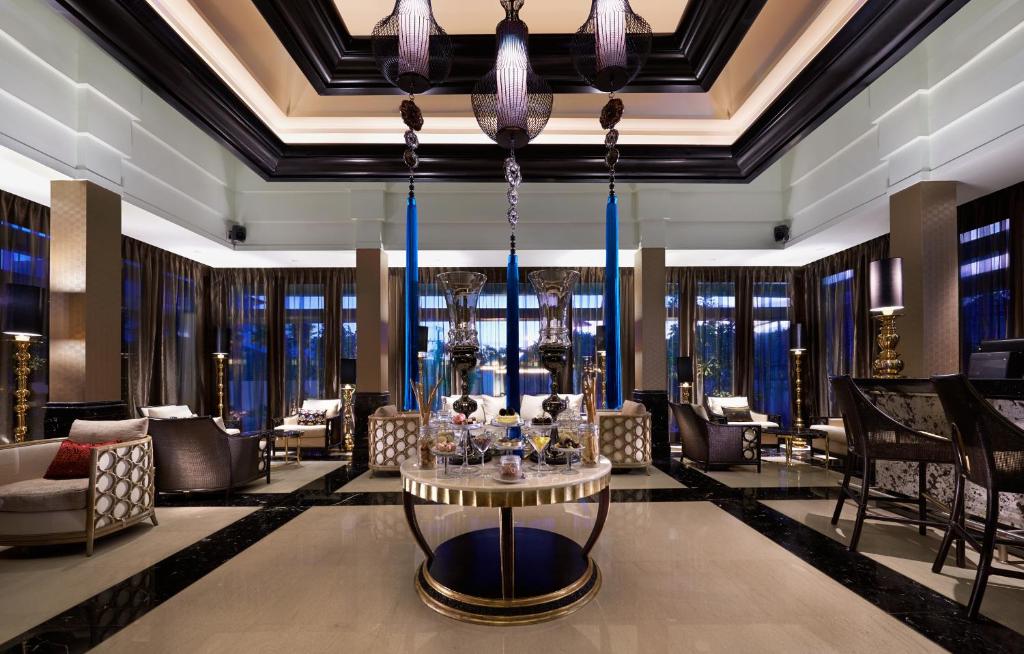 10 Nights Holiday at Trans Resort Bali & Atlantis the Palm with Breakfast