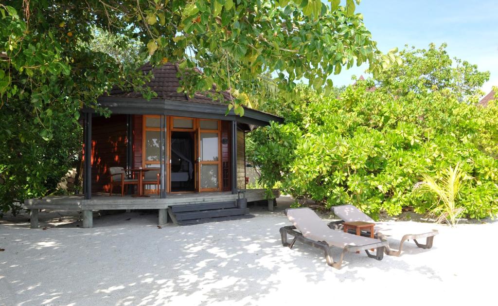 09 Nights Holiday at Komandoo Island Resort & Spa And JA Ocean View With Beach Villa