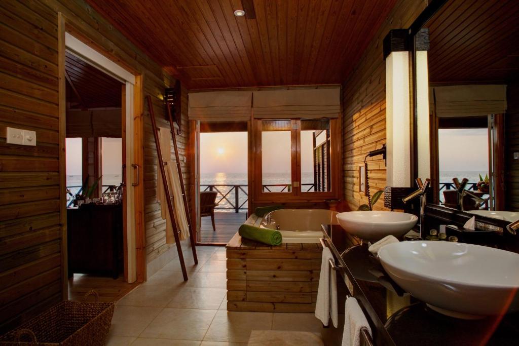 09 Nights Holiday at Komandoo Island Resort & Spa And JA Ocean View With Beach Villa