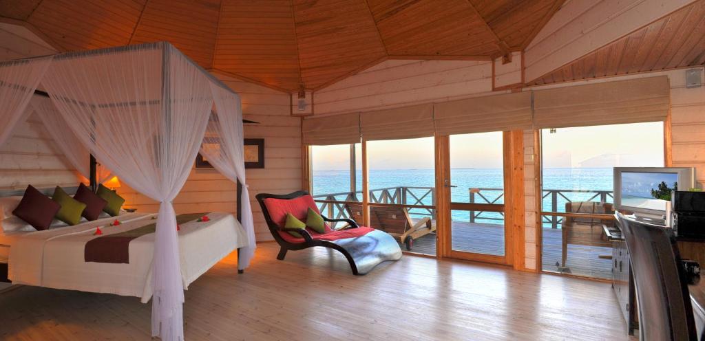 09 Nights Holiday at Komandoo Island Resort & Spa And JA Ocean View With Beach Villa
