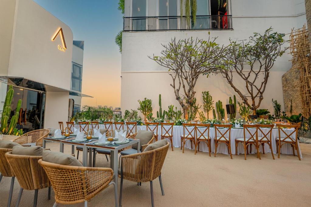 14 NIGHTS Vietnam & Thailand Luxury Escape All ground & ferry transfers Included Price starting FROM JUST £1,999/pp