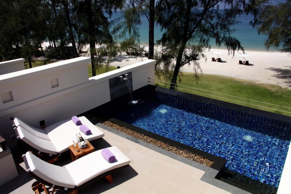 Sun-Kissed Sands and Arabian Nights: Embrace the Magic of Phuket and Dubai on a 10 Night Twin Centre Retreat.