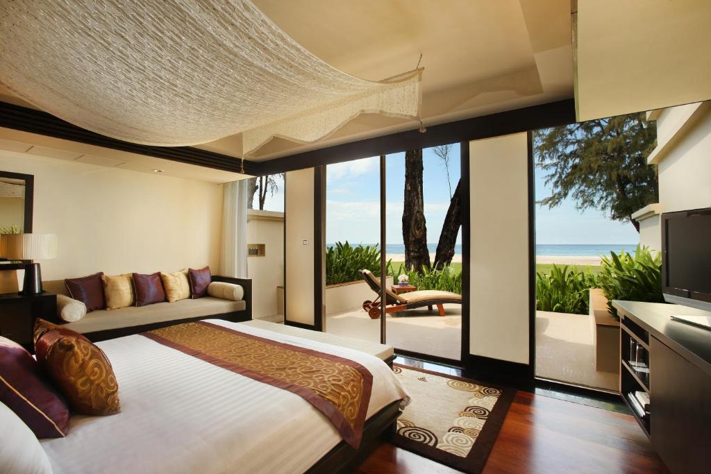 Sun-Kissed Sands and Arabian Nights: Embrace the Magic of Phuket and Dubai on a 10 Night Twin Centre Retreat.