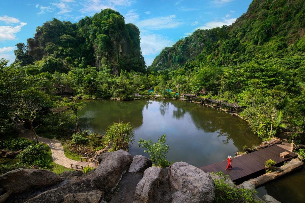 10 NIGHTS. 4 WORLDS. Kuala Lumpur → Cameron Highlands → Banjaran → Penang. price starting from £1,350PP