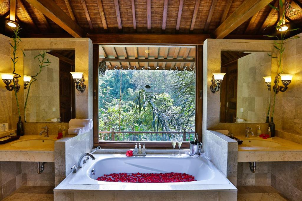 Enjoy the best of each Destination-Kuala Lumpur, Singapore, Bali & Ubud in a 12 Night Journey with flights and transfers