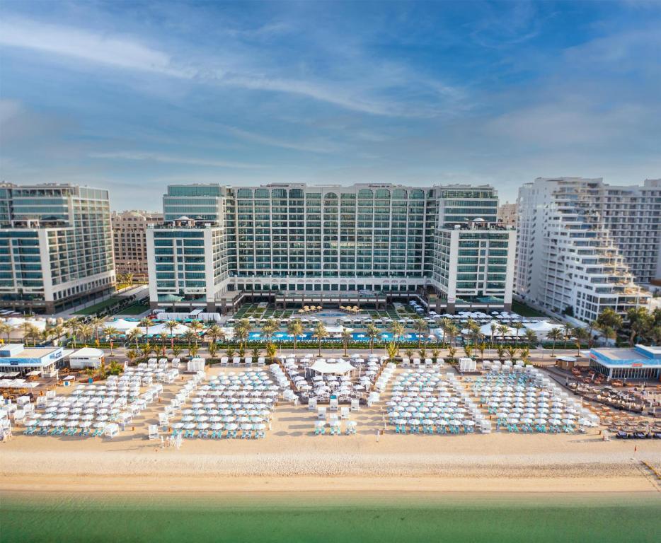 THREE INCREDIBLE EXPERIENCES. ONE UNFORGETTABLE HOLIDAY. PALM JUMEIRAH + CAPE TOWN + BIG 5 SAFARI 10 NIGHTS FROM JUST £2,399PP!