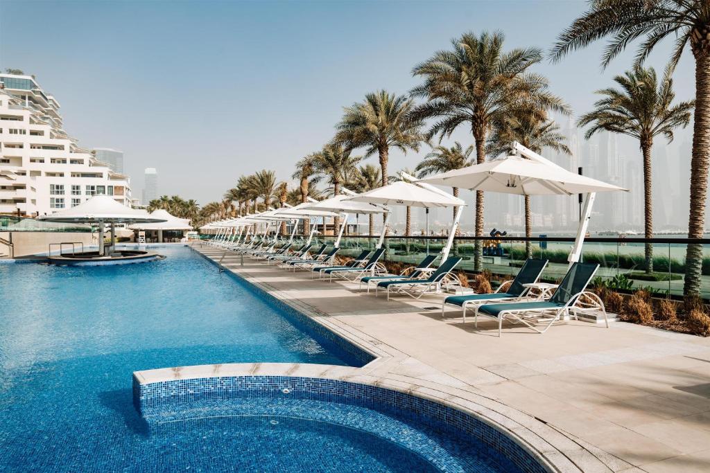 THREE INCREDIBLE EXPERIENCES. ONE UNFORGETTABLE HOLIDAY. PALM JUMEIRAH + CAPE TOWN + BIG 5 SAFARI 10 NIGHTS FROM JUST £2,399PP!