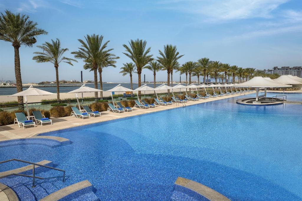 THREE INCREDIBLE EXPERIENCES. ONE UNFORGETTABLE HOLIDAY. PALM JUMEIRAH + CAPE TOWN + BIG 5 SAFARI 10 NIGHTS FROM JUST £2,399PP!