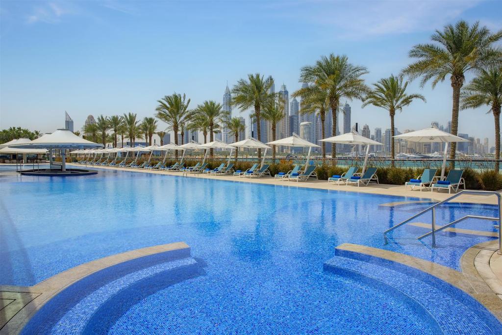 THREE INCREDIBLE EXPERIENCES. ONE UNFORGETTABLE HOLIDAY. PALM JUMEIRAH + CAPE TOWN + BIG 5 SAFARI 10 NIGHTS FROM JUST £2,399PP!