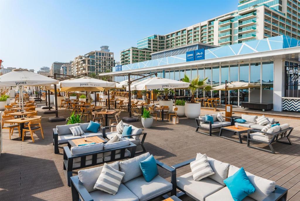 THREE INCREDIBLE EXPERIENCES. ONE UNFORGETTABLE HOLIDAY. PALM JUMEIRAH + CAPE TOWN + BIG 5 SAFARI 10 NIGHTS FROM JUST £2,399PP!