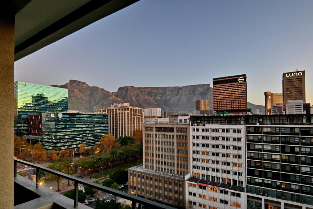 14 NIGHTS. BIG 5. PRIVATE PLUNGE POOL. WHITE-SAND BEACHES. £6,599 PER COUPLE.
