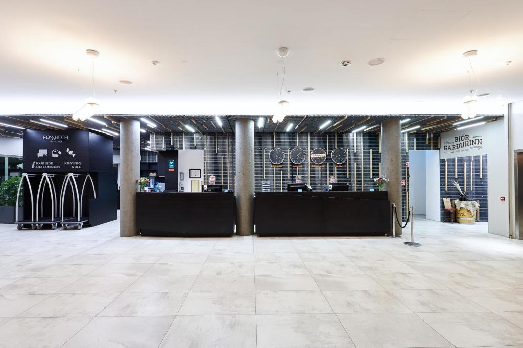 10 Nights Holiday at Iceland, Niagara Falls, and New york