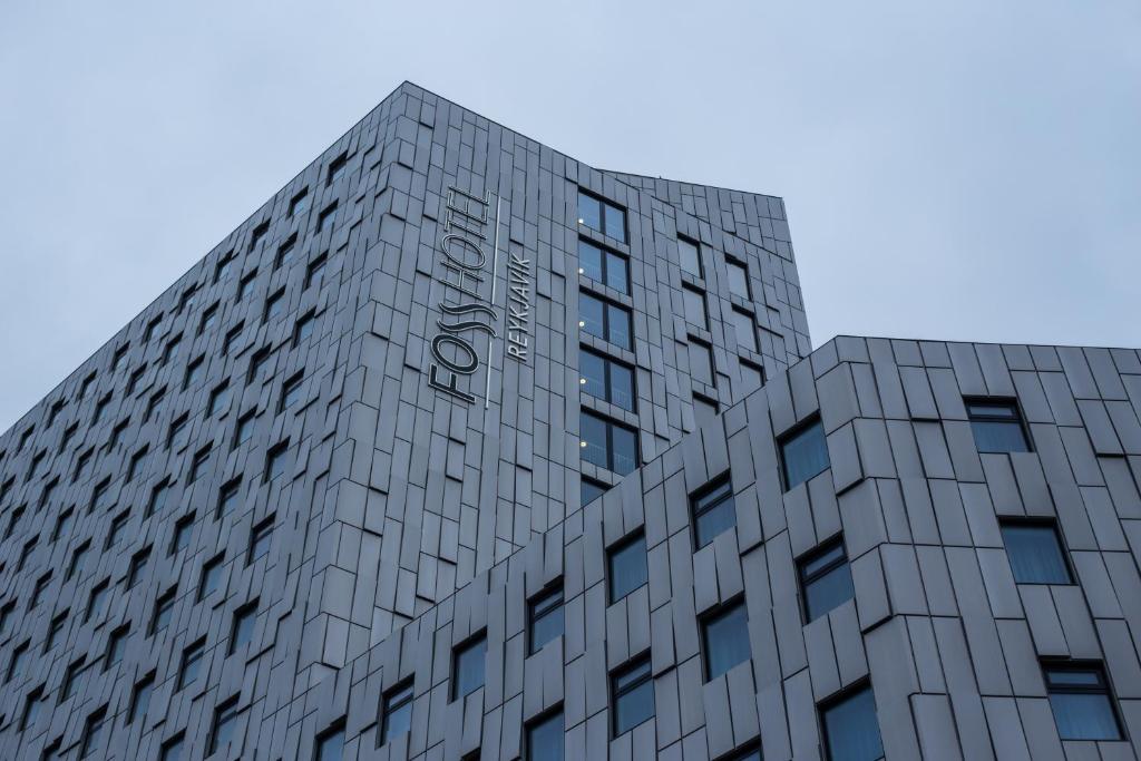 10 Nights Holiday at Iceland, Niagara Falls, and New york