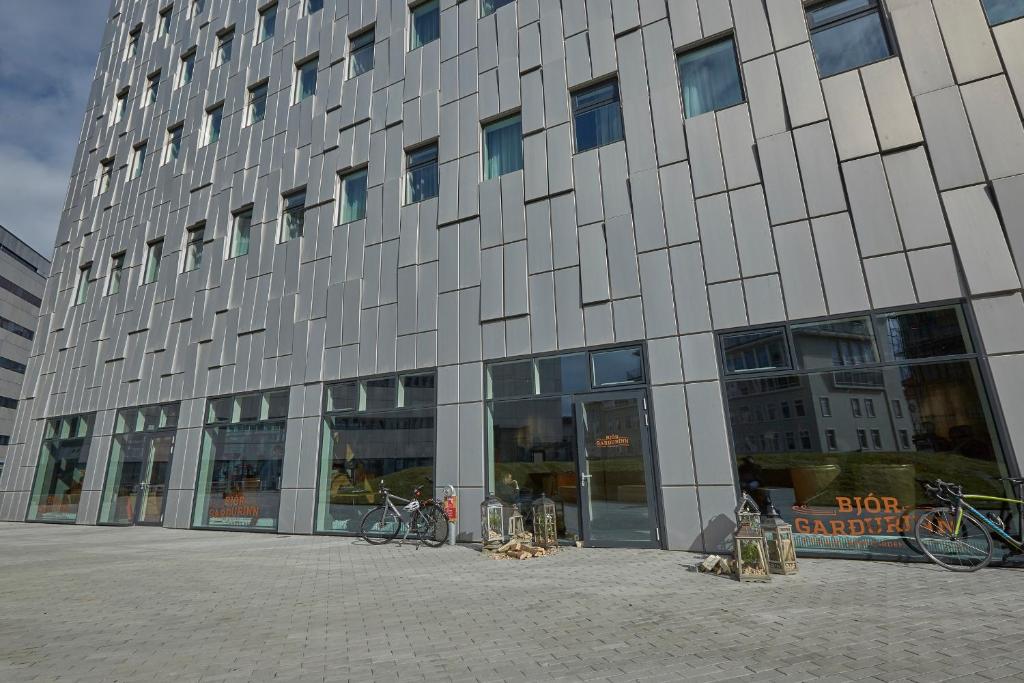 10 Nights Holiday at Iceland, Niagara Falls, and New york