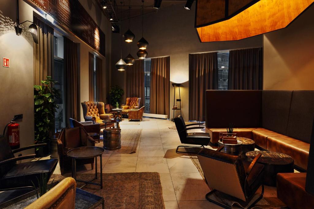 10 Nights Holiday at Iceland, Niagara Falls, and New york