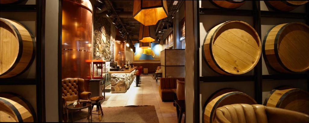 10 Nights Holiday at Iceland, Niagara Falls, and New york