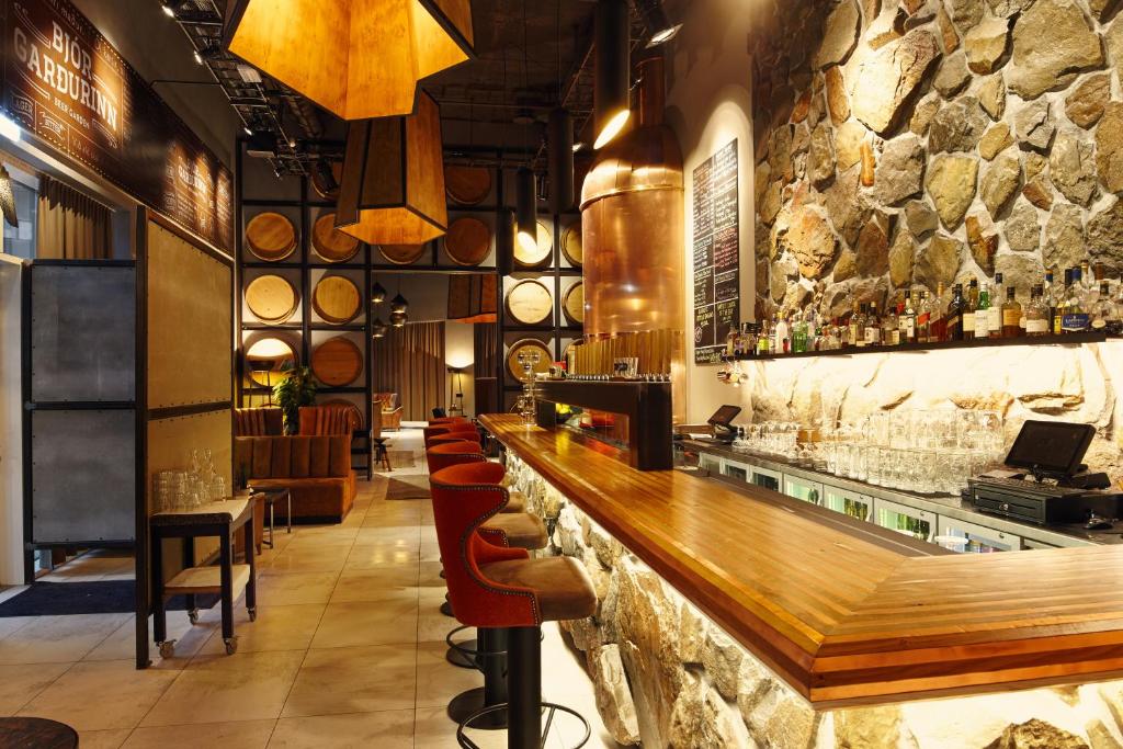 10 Nights Holiday at Iceland, Niagara Falls, and New york