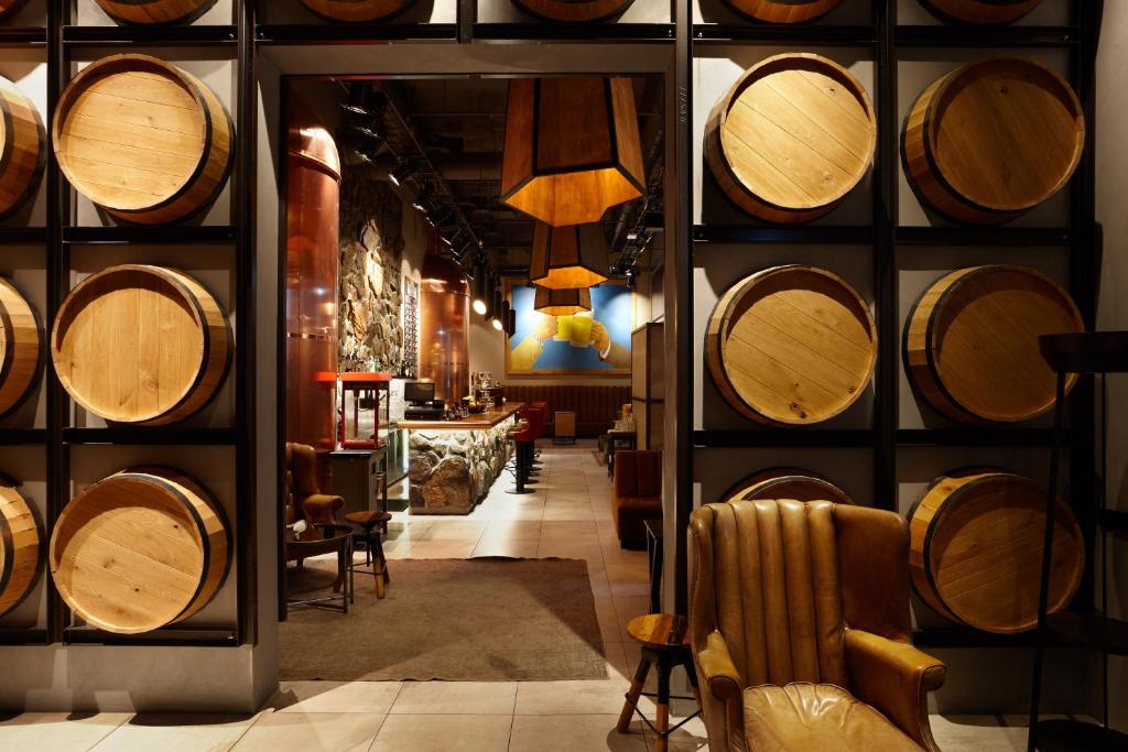 10 Nights Holiday at Iceland, Niagara Falls, and New york