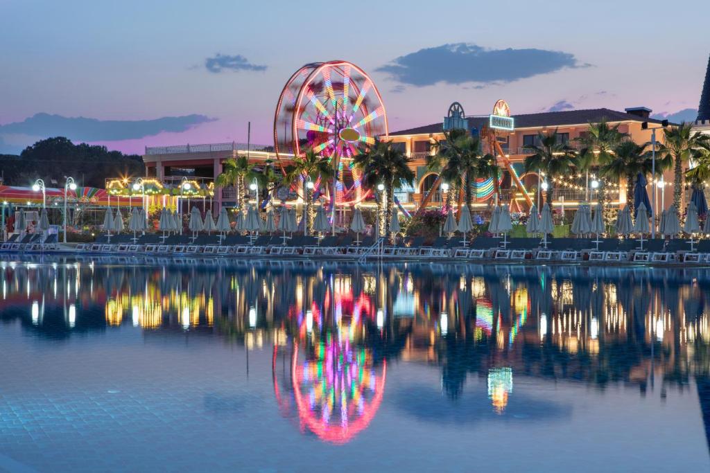 5★ LUXURY FAMILY WATER PARK HOLIDAY FROM JUST £2,899 PER FAMILY!