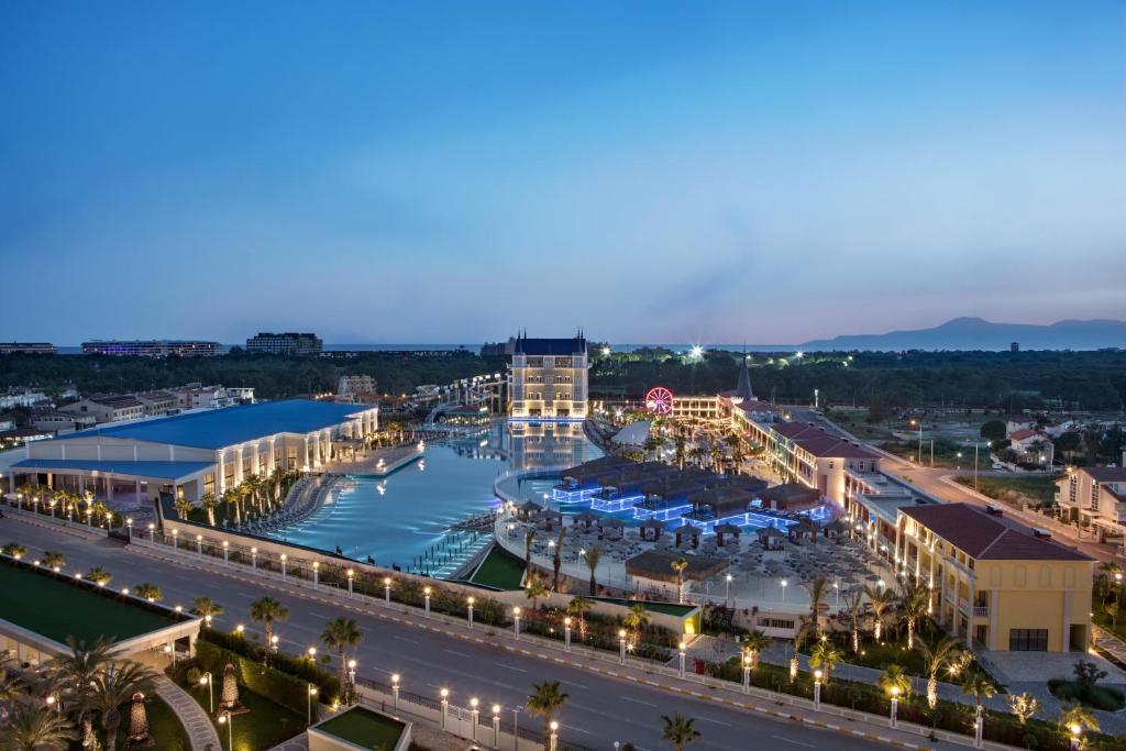 5★ LUXURY FAMILY WATER PARK HOLIDAY FROM JUST £2,899 PER FAMILY!