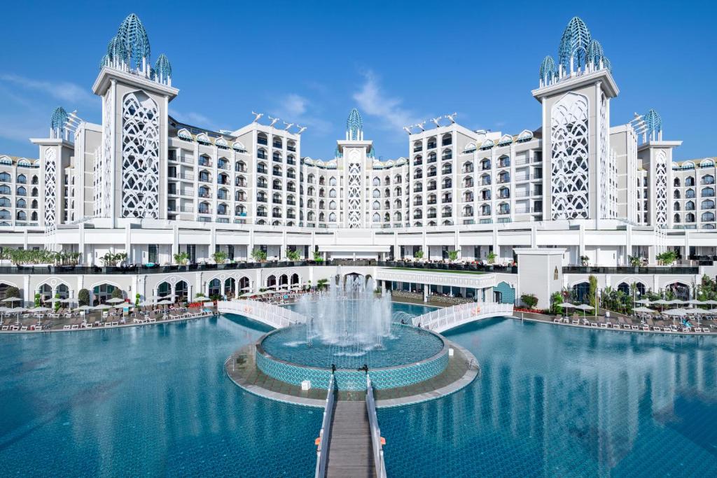 5★ LUXURY FAMILY WATER PARK HOLIDAY FROM JUST £2,899 PER FAMILY!
